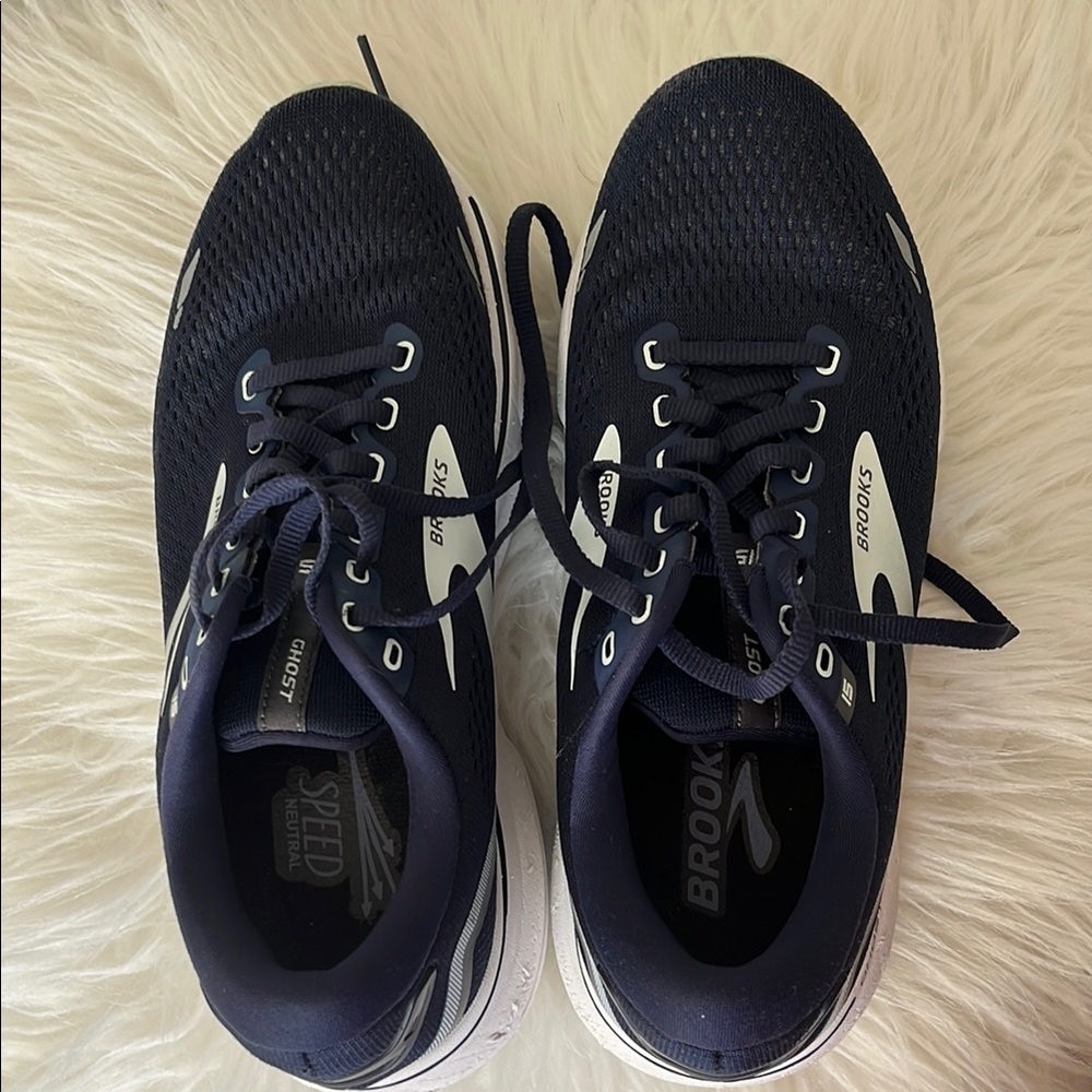 Brooks Blue Athletic Shoes with Cushioned Midsole and Mesh Upper